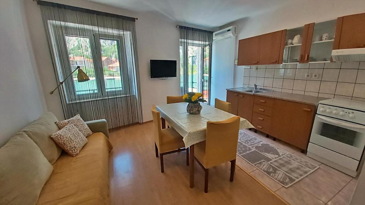 Apartment Mandic オミシュ エクステリア 写真