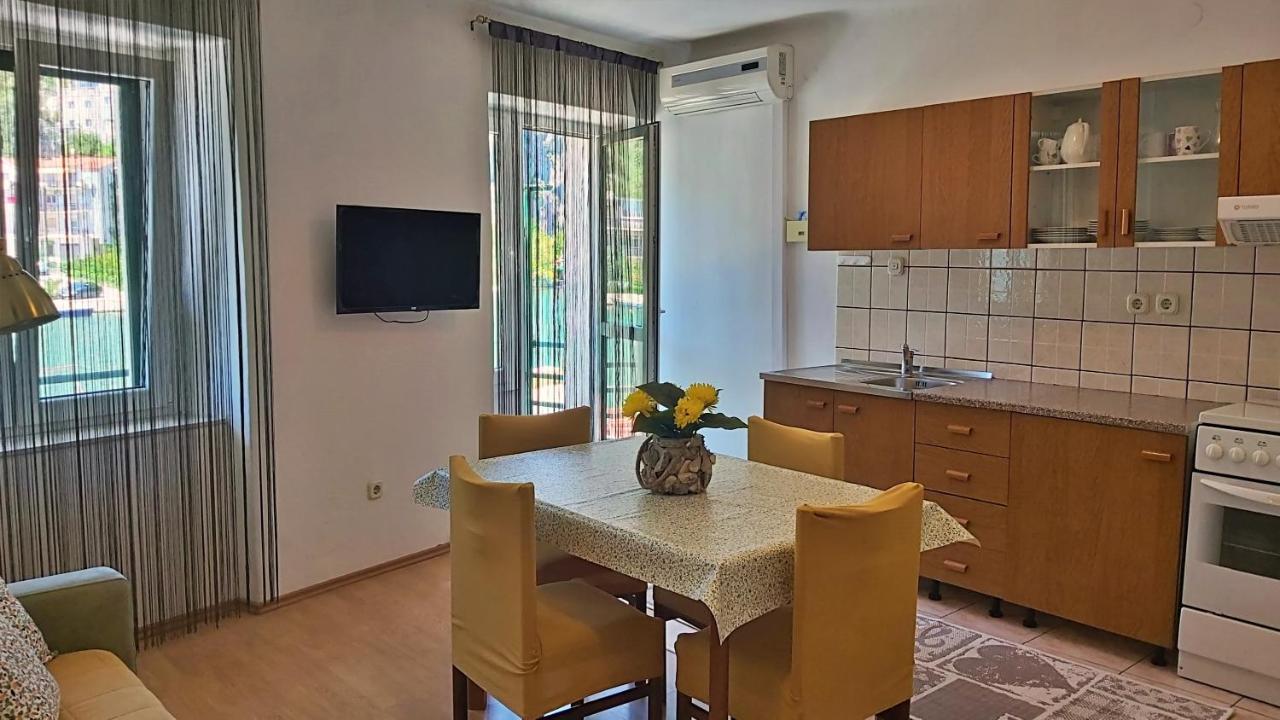Apartment Mandic オミシュ エクステリア 写真